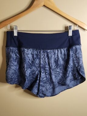 Athleta Run With it 3.5" Shorts in Blue Pattern. Size S. #530652